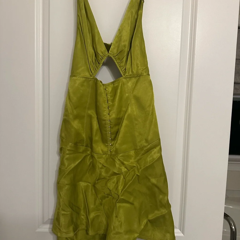 Bec and Bridge Mini Theresa dress wasabi green👗 - Picture 5 of 5
